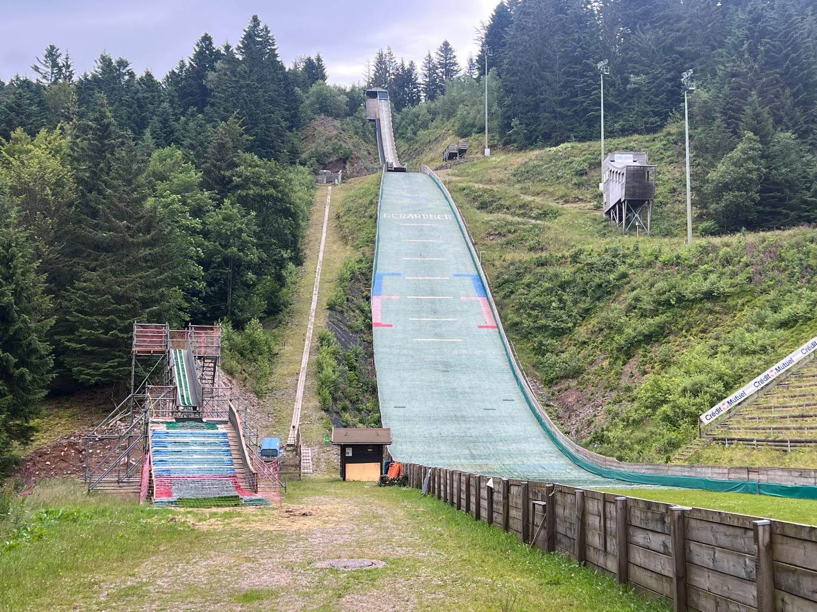 Machen Sie Fortschritte beim Skispringen im Sommer und im Winter
